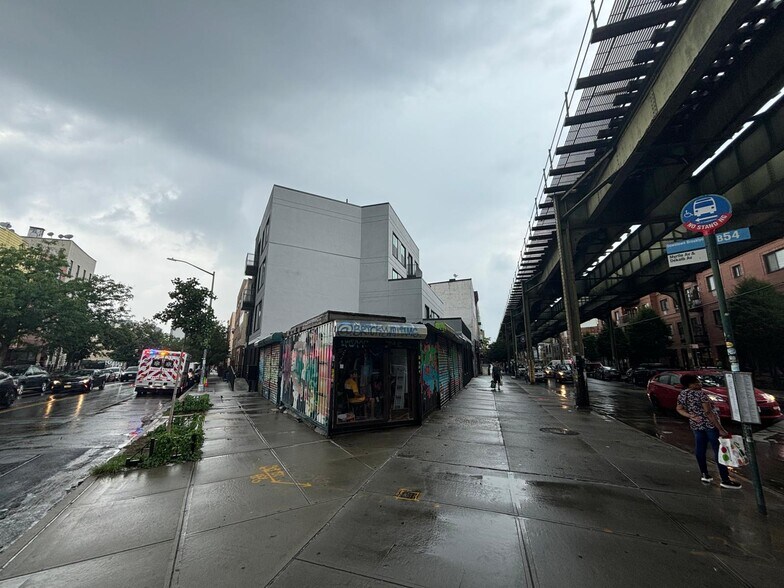 More Photos Of 1317 Myrtle Ave, Brooklyn Showroom For Lease
