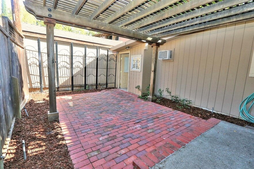 More Photos Of 2301 F St, Sacramento Freestanding For Sale