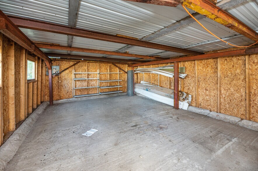 More Photos Of 3905 32nd St, Port Huron Truck Terminal For Sale