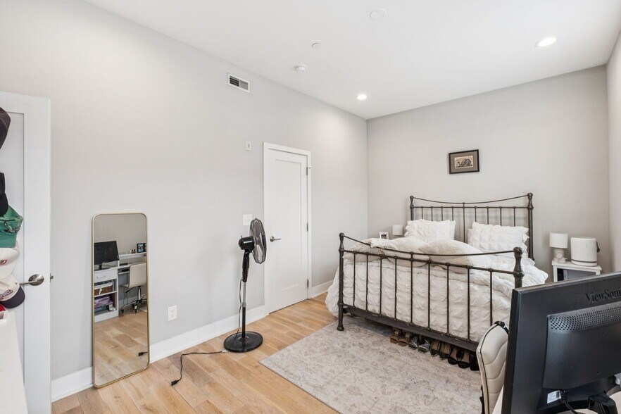 More Photos Of 1516 Green St, Philadelphia Apartments For Sale