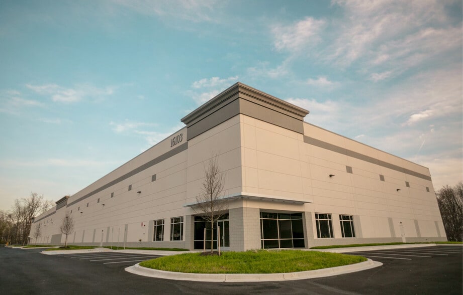 More Photos Of 16103 Queens Ct, Upper Marlboro Warehouse For Lease