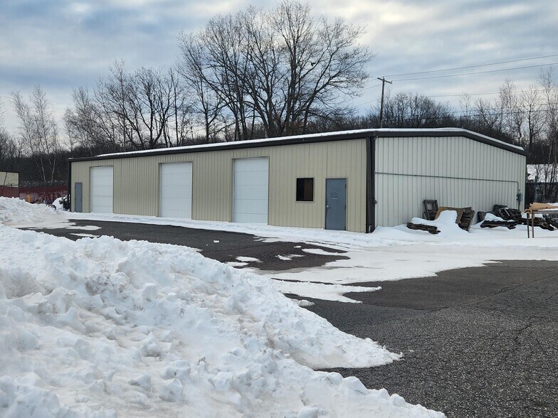 More Photos Of 5 N Conahan Dr, Hazleton Warehouse For Lease