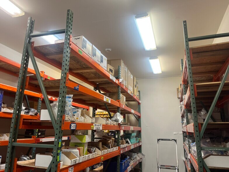 More Photos Of 4237 24th Ave W, Seattle Manufacturing For Lease