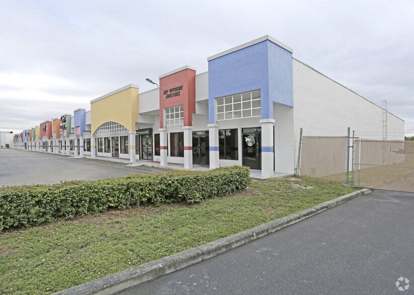 More Photos Of 4768-4772 NW 167th St, Miami Lakes Storefront Retail Office For Lease
