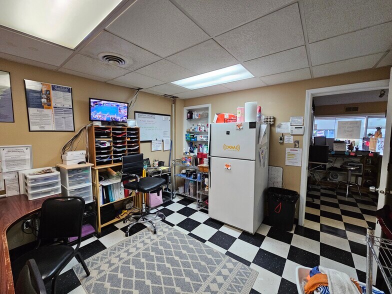 More Photos Of 815 N 1st Ave, Great Falls Auto Dealership For Lease