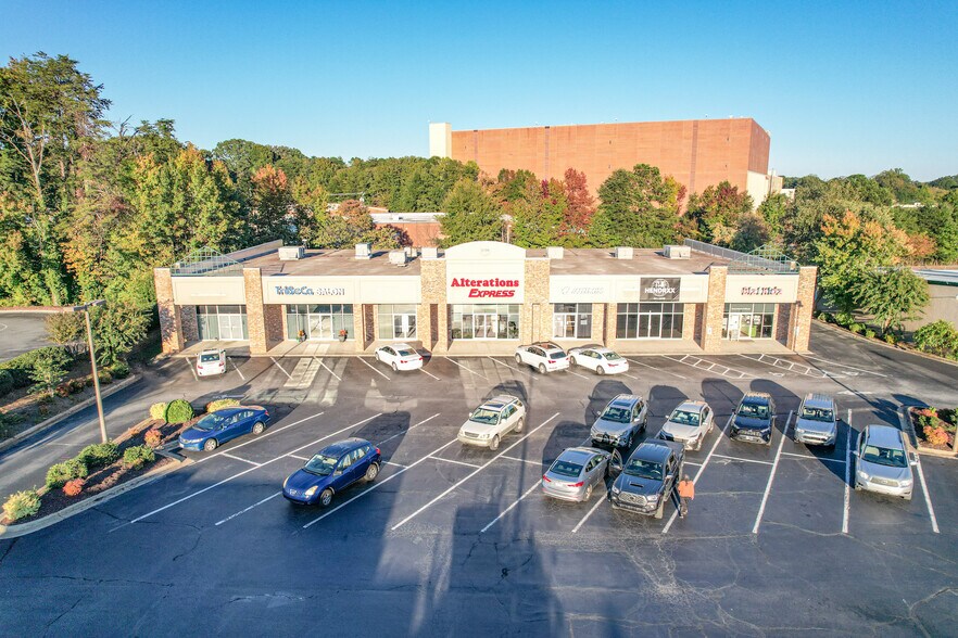 More Photos Of 2500 Battleground Ave, Greensboro Unknown For Lease