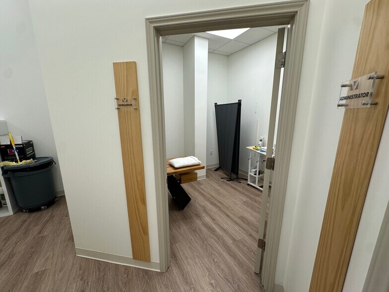 More Photos Of 7910 W Grand Parkway S, Richmond Storefront Retail Office For Lease