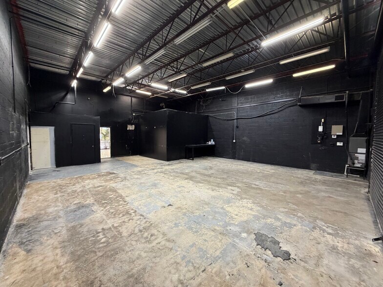 More Photos Of 6401 E Rogers Cir, Boca Raton Light Distribution For Lease