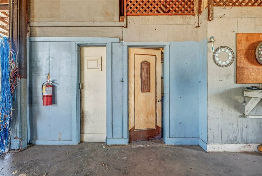 More Photos Of 708 N Pleasant Ave, Fresno Warehouse For Sale