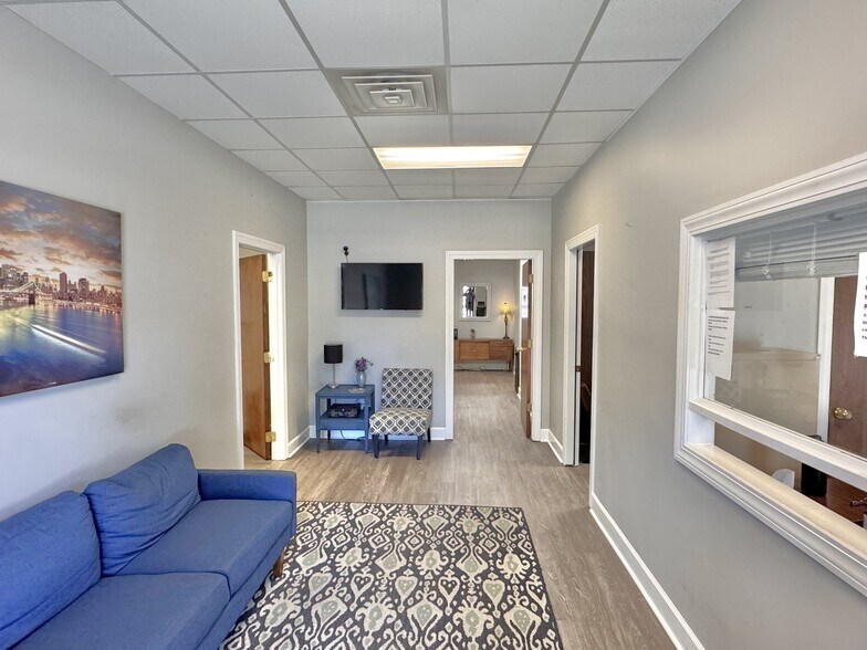More Photos Of 747 Queen City Pky, Gainesville Unknown For Lease