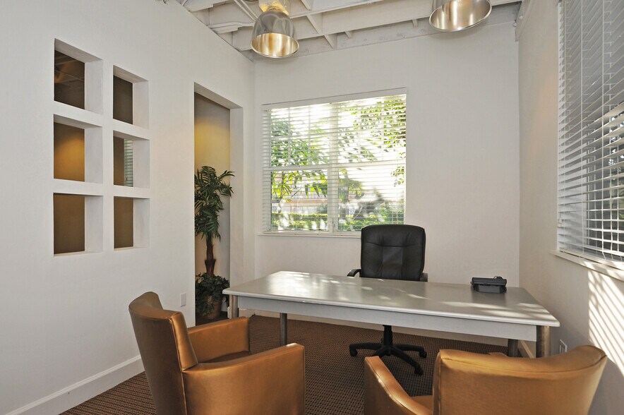 More Photos Of 530 11th St, Miami Beach Loft Creative Space For Sale
