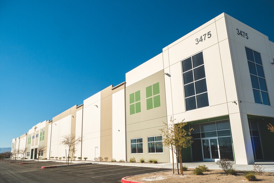 More Photos Of 3475 N Las Vegas Blvd, Las Vegas Distribution For Lease