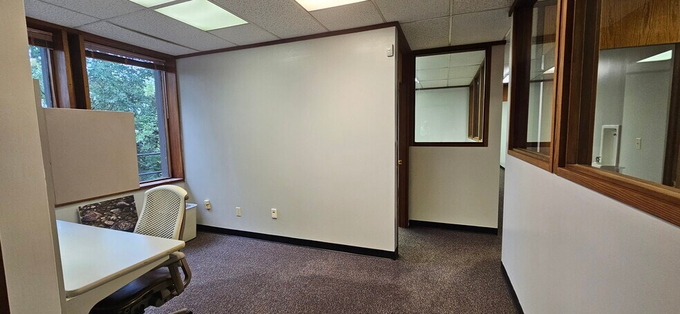 More Photos Of 1010 Oak Ridge Dr, Eau Claire Loft Creative Space For Lease