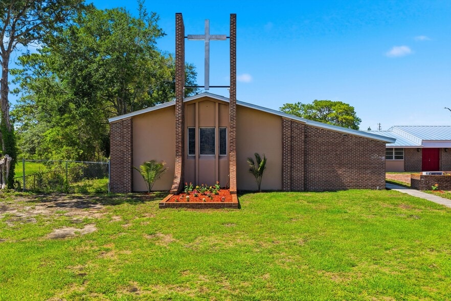 More Photos Of 8075 Lone Star Rd, Jacksonville Religious Facility For Sale