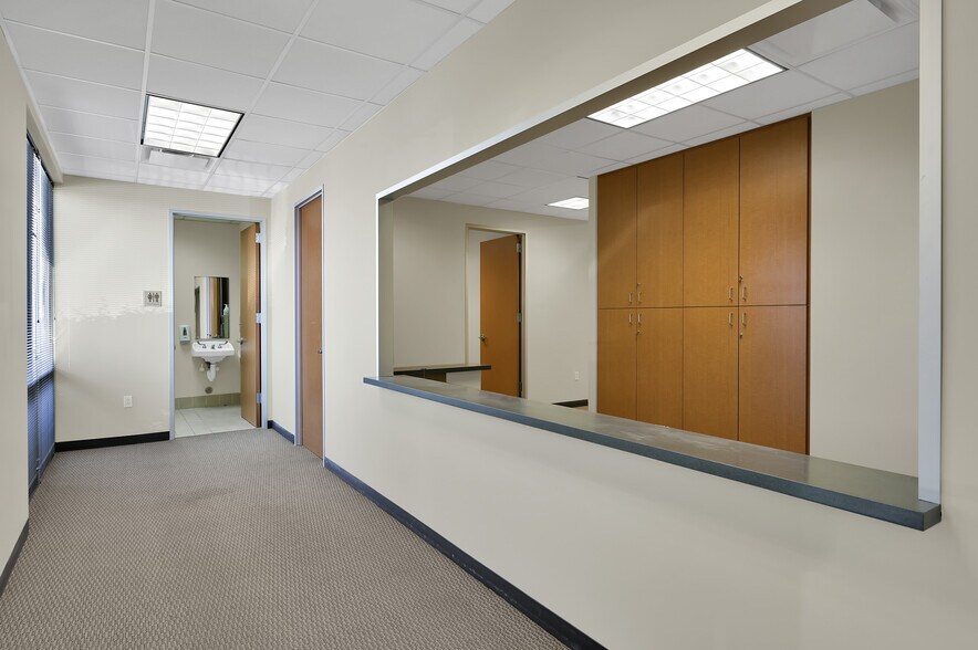 More Photos Of 1125 Cypress Station Dr, Houston Medical For Sale