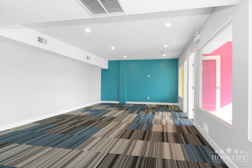 More Photos Of 17535-17537 56 Ave, Surrey Storefront Retail Office For Lease