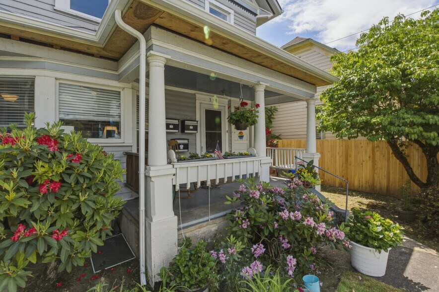 More Photos Of 308 High St, Oregon City Multifamily For Sale
