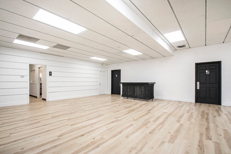 More Photos Of 1628 N Ironwood Dr, South Bend Freestanding For Lease