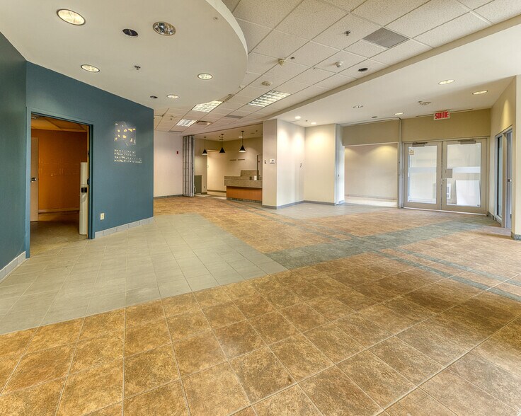 More Photos Of 169-173 Rue Dupont, Pont-rouge Freestanding For Lease