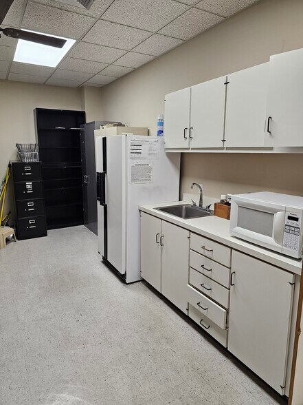 More Photos Of 150 Industrial Ave, Azle Bank For Lease