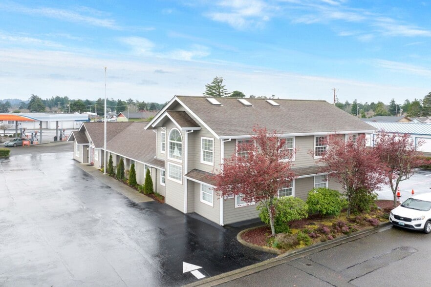 Primary Photo Of 1875 Highway 101, Florence Office For Sale
