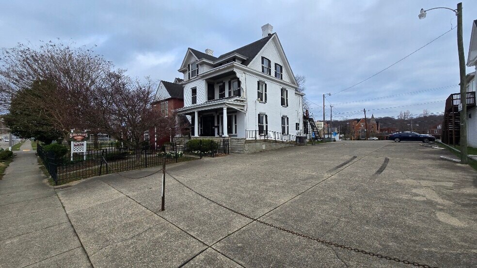 More Photos Of 1208 6th Ave, Huntington Restaurant For Sale