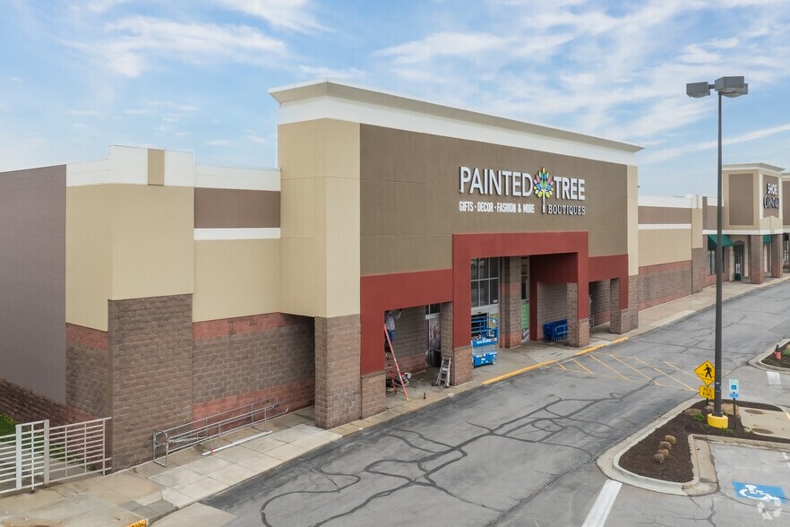 More Photos Of 8111-8201 NW Roanridge Rd, Kansas City General Retail For Lease