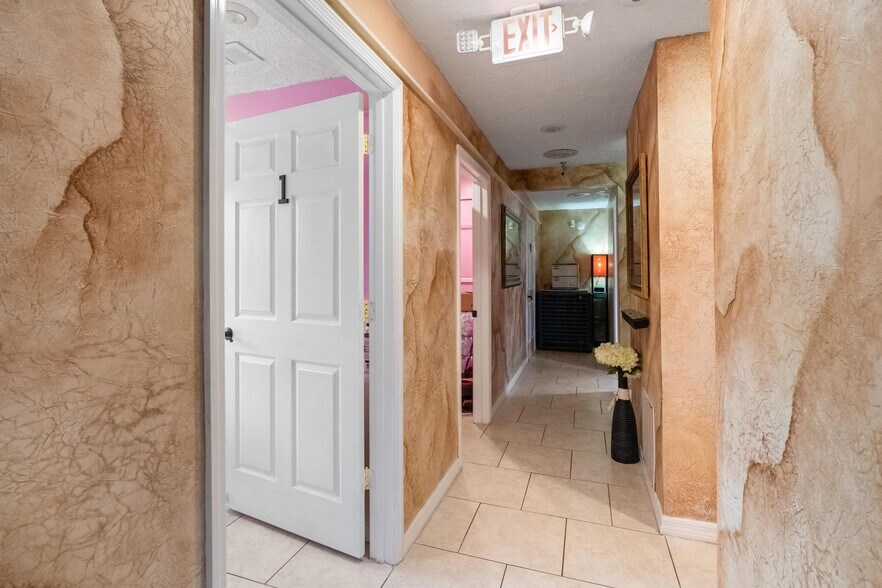 More Photos Of 4900 N 33rd Ave, Saint Petersburg Medical For Sale