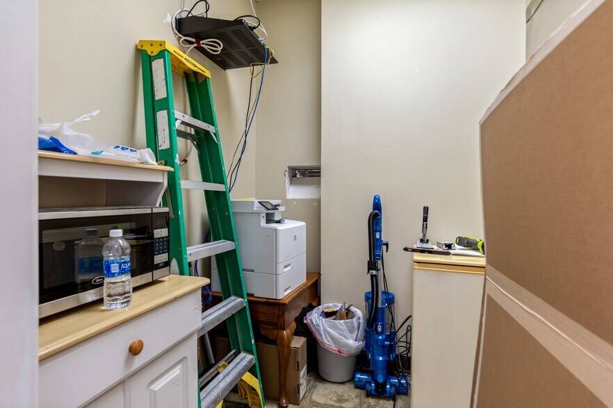 More Photos Of 516-522 Benham St, Bonne Terre Office For Lease