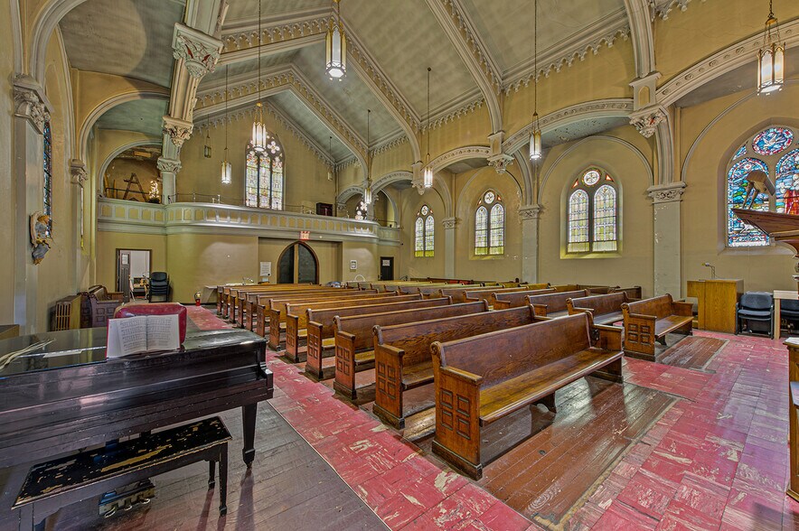 More Photos Of 129 Russell St, Brooklyn Religious Facility For Sale
