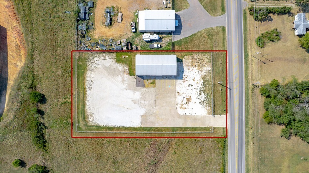 More Photos Of 7811 Kickapoo Ave, Shawnee Warehouse For Lease