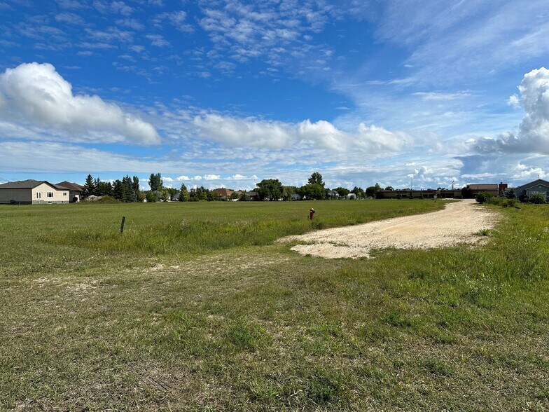 More Photos Of NE Wedgewood Pl, Gimli Land For Sale