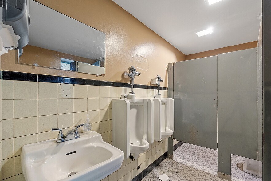 More Photos Of 78 Daniels St, Fitchburg Bowling Alley For Sale