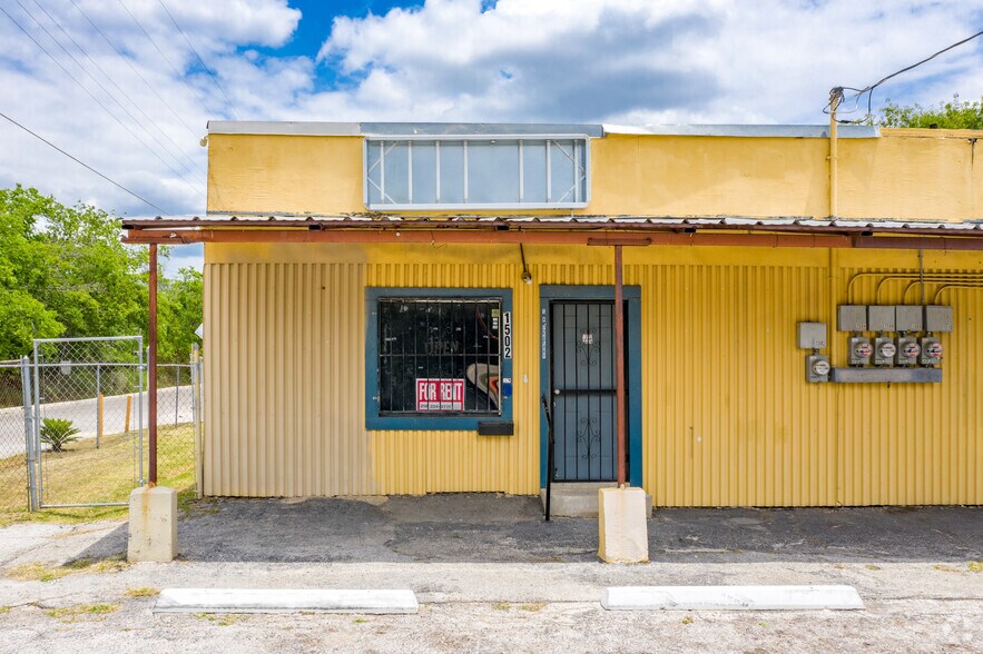 More Photos Of 1502 S Hackberry St, San Antonio Freestanding For Lease