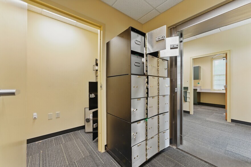 More Photos Of 460 Newton St, South Hadley General Retail For Lease