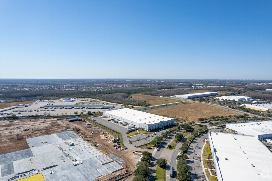 More Photos Of 2904 Tradeport Dr, Orlando Warehouse For Lease