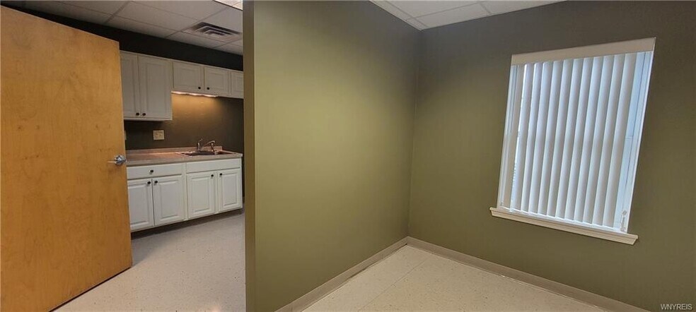 More Photos Of 5879 Snyder Dr, Lockport Medical For Sale