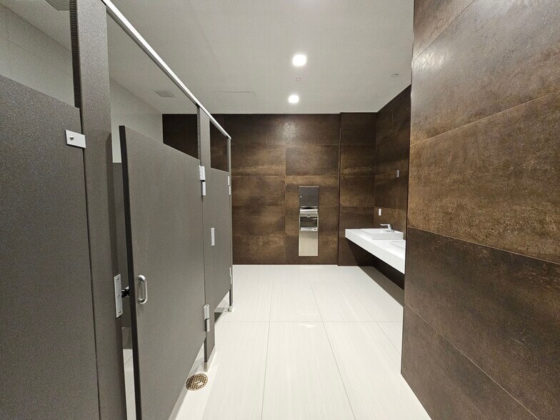 More Photos Of 1000-1100 E Hallandale Beach Blvd, Hallandale Beach Office For Lease