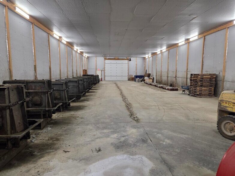 More Photos Of 445 Grantham St, Tarentum Warehouse For Lease