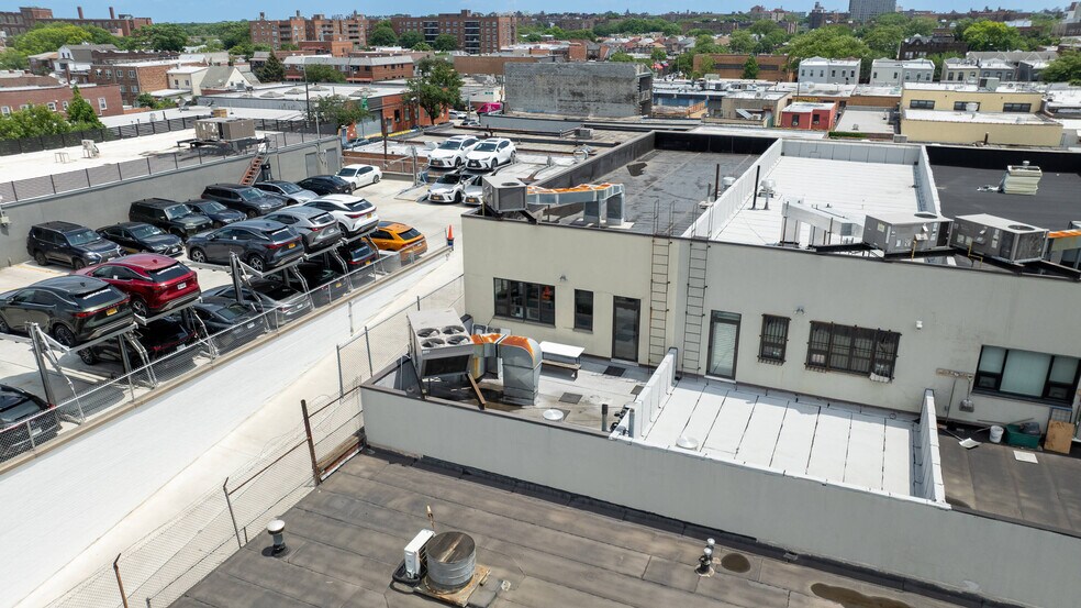 More Photos Of 3718 57th St, Woodside Distribution For Sale