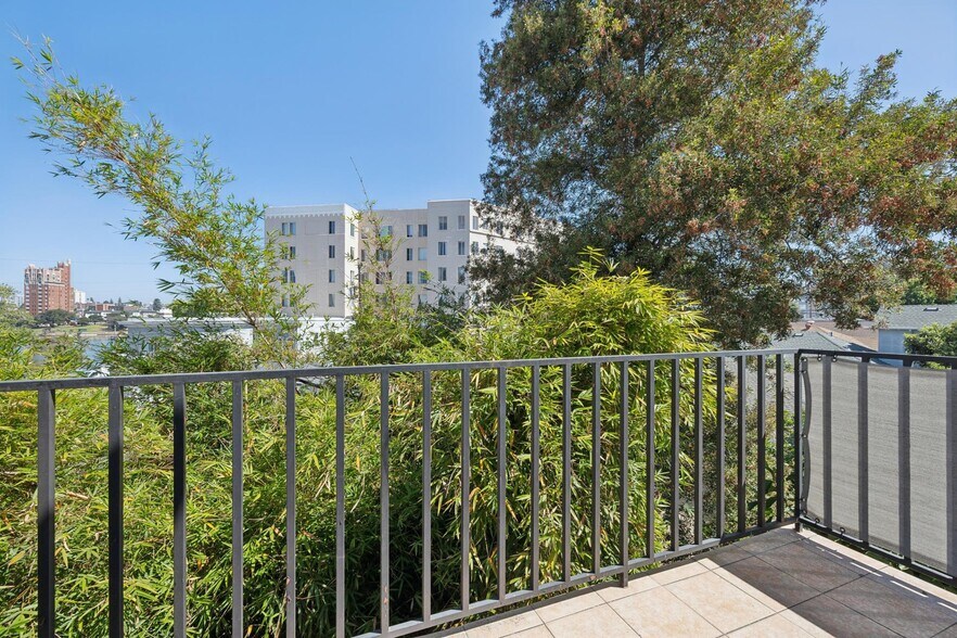 More Photos Of 459 Stow Ave, Oakland Apartments For Sale