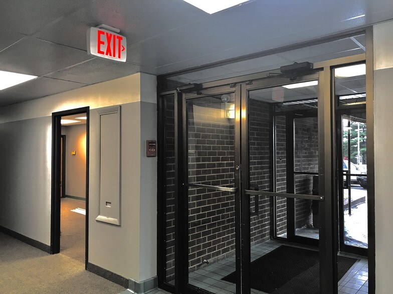 More Photos Of 10101 Academy Rd, Philadelphia Medical For Lease