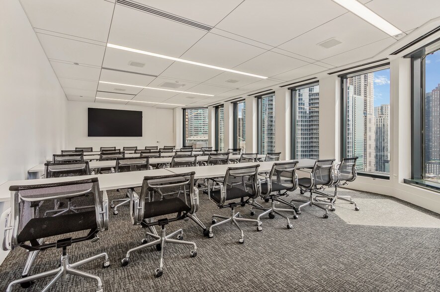 More Photos Of 455 N Cityfront Plaza Dr, Chicago Office For Lease