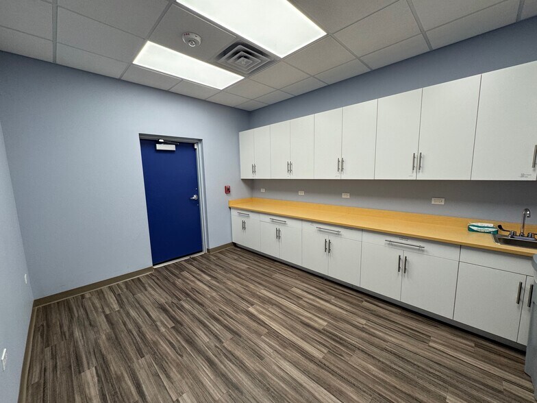 More Photos Of 1160 E Ogden Ave, Naperville Unknown For Lease