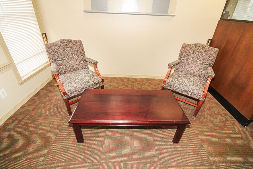 More Photos Of 330 N Cedar Bluff Rd, Knoxville Bank For Sale