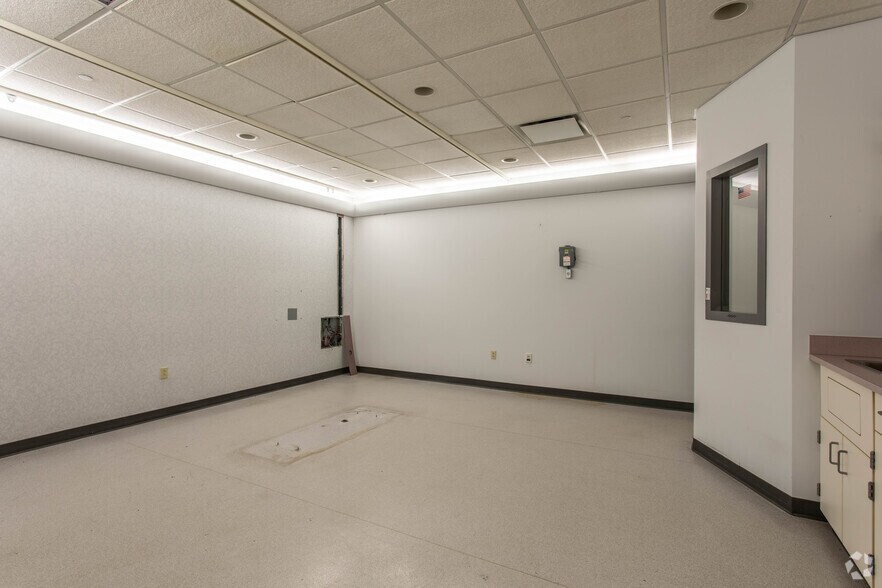 More Photos Of 4015-4059 W Dublin-Granville Rd, Dublin Office For Sale