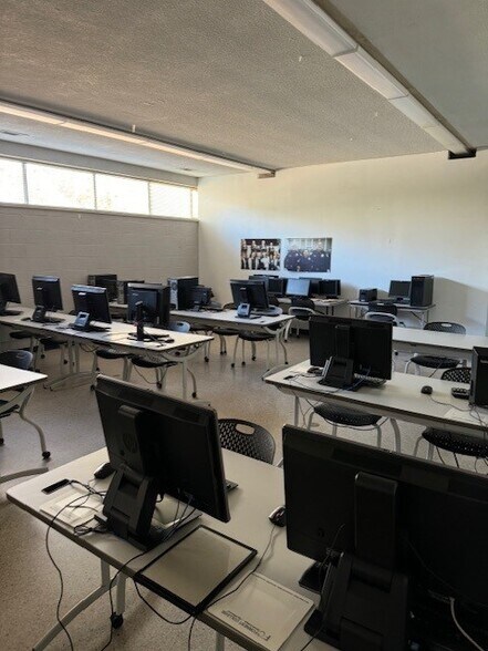 More Photos Of 601 E River St, Anderson Office For Lease