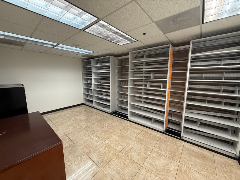 More Photos Of 202 E Earll Dr, Phoenix Medical For Sale