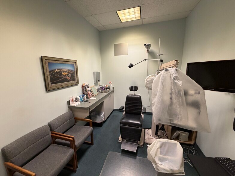 More Photos Of 107 Kingsway Rd, Brandon Medical For Sale
