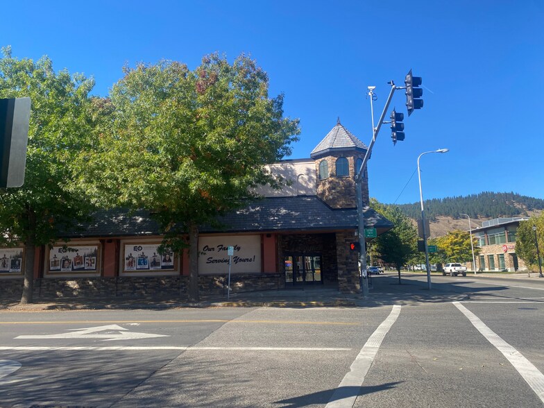 More Photos Of 1912 4th St, La Grande General Retail For Lease